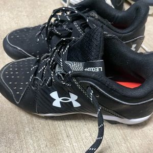 Boys under armour baseball cleats